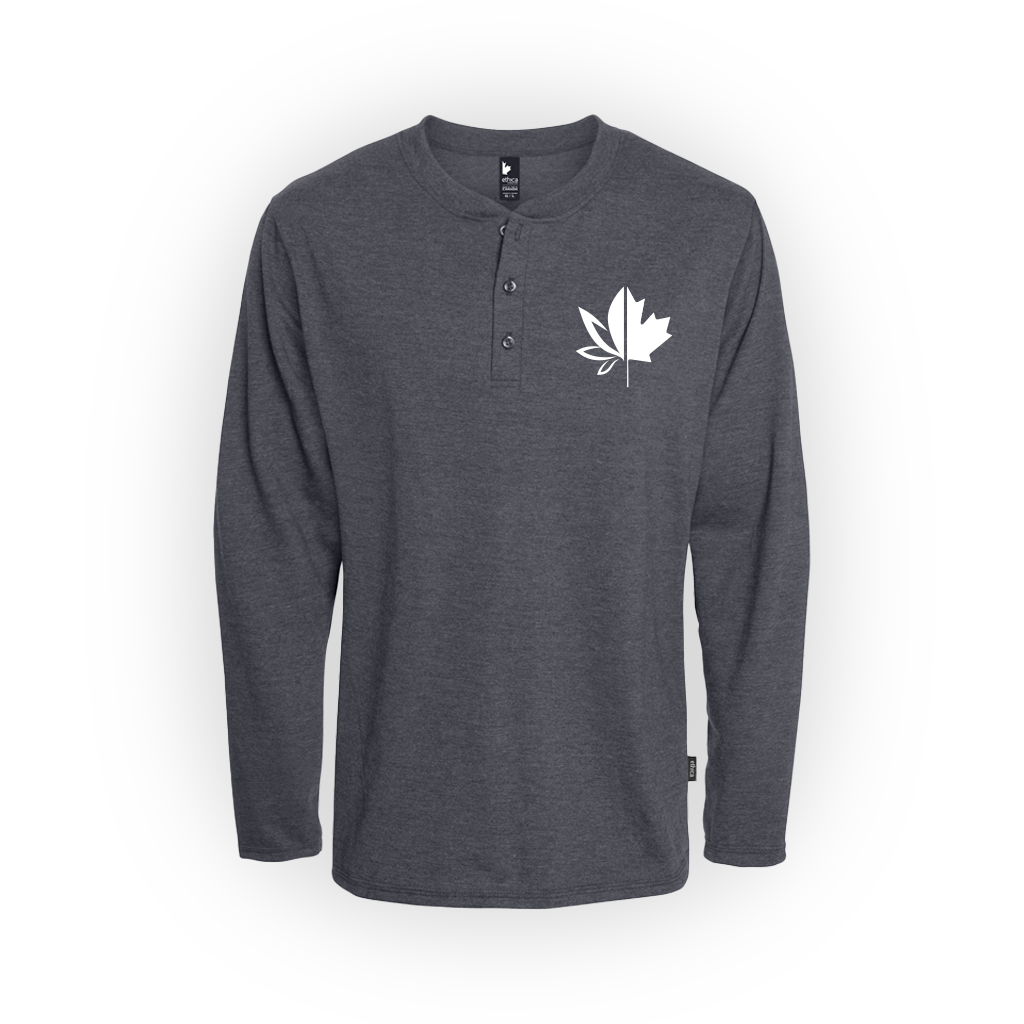 Image du t-shirt gris manches longues avec boutons arborant le logo CanEmpire. Ce chandail fabriqué au Canada à partir d'un tissu composé de 50% polyester recyclé & 50% coton biologique fait partie de la merch de CanEmpire.